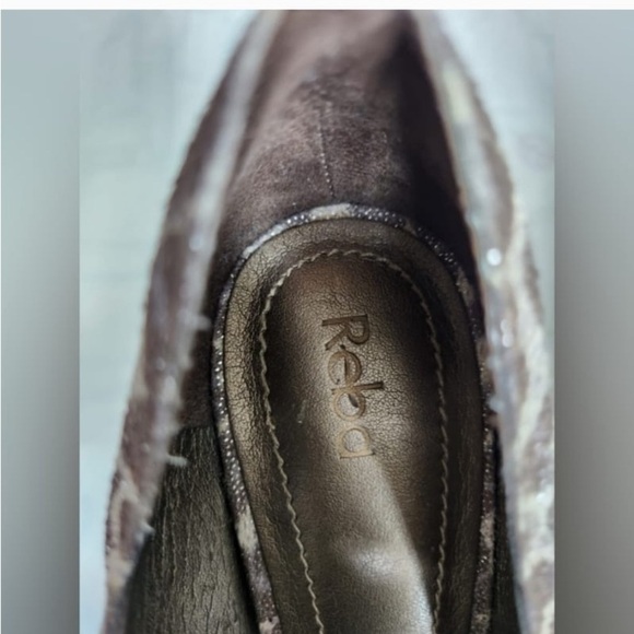 Reba Leopard Peep Toe Women's Shoe. In good condition. Will fit a size 6. - Picture 3 of 8